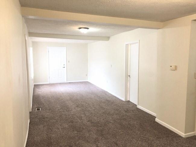 Building Photo - 3 bed, 1 bath Home
