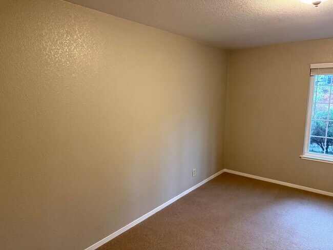 Building Photo - 510 Canyon Oaks Dr