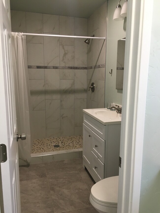 Building Photo - 632 Maria Ave