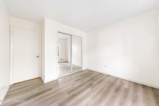 Building Photo - 309 Trinity Ct