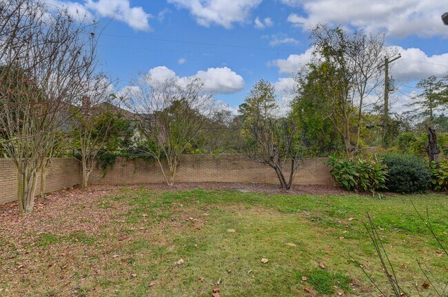 Building Photo - Prime Location! Beautiful Home Only Minutes to The Vista & Downtown