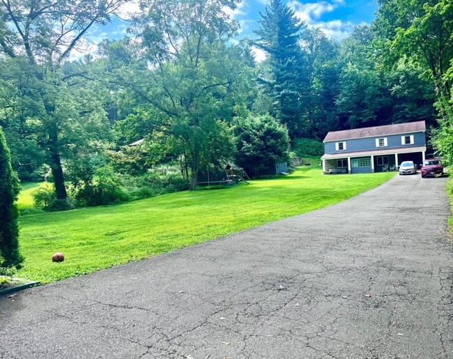 Primary Photo - 5 Red Mill Rd