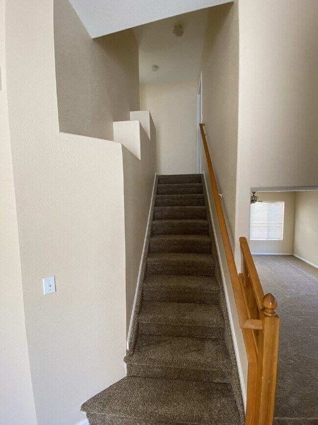 Building Photo - DON'T MISS!! 3BD/2BA Single Family Home in Parker, Water & Mowing Included!!!!