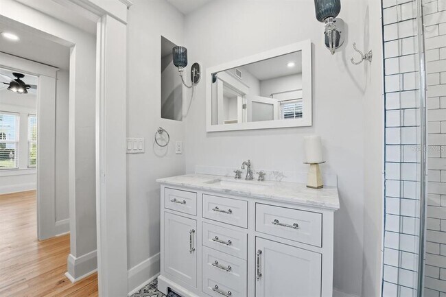 Building Photo - 1004 W Charter St