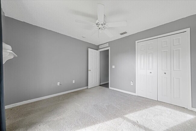 Building Photo - Palm Bay Gem