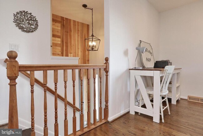 Building Photo - 8530 Wedding Dr