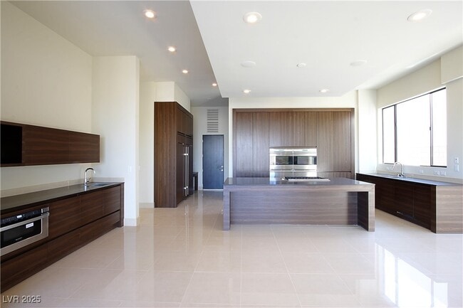 Building Photo - 7438 Yonie Ct