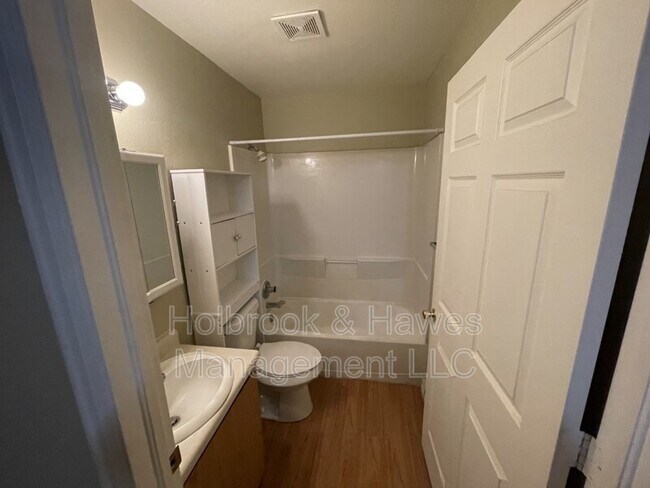 Building Photo - 4531 Boardwalk Dr
