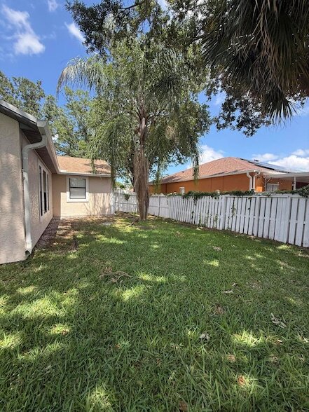 Building Photo - 1626 SW Buffum Ln