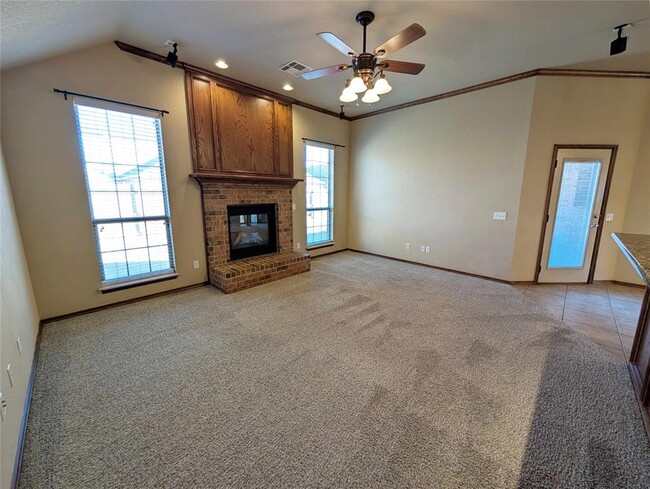 Building Photo - 609 Sally Ct