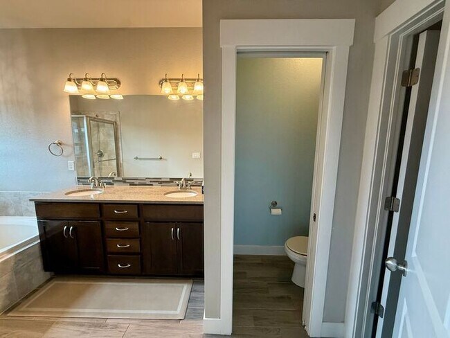 Building Photo - This townhome-style condo truly has it all!