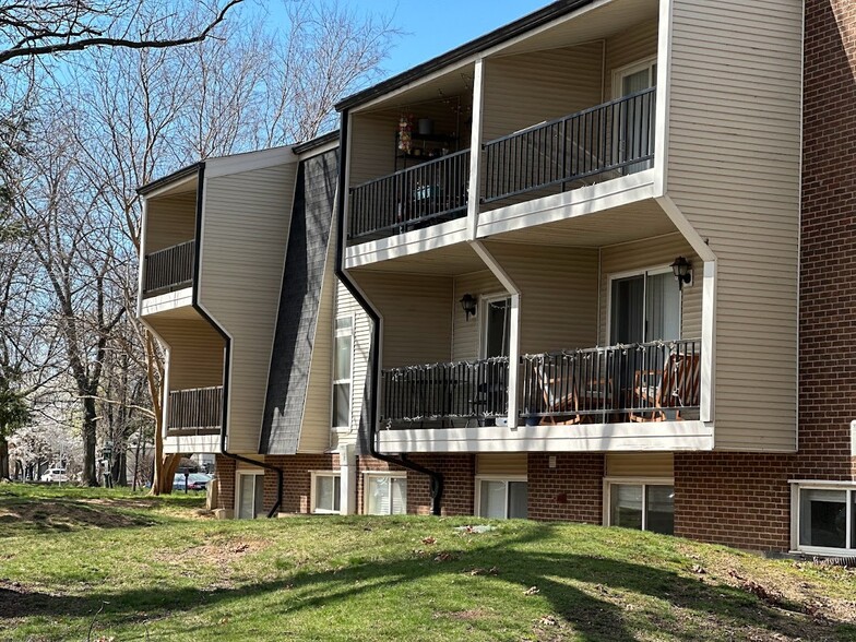 Building Photo - Cardinal Village Apartments