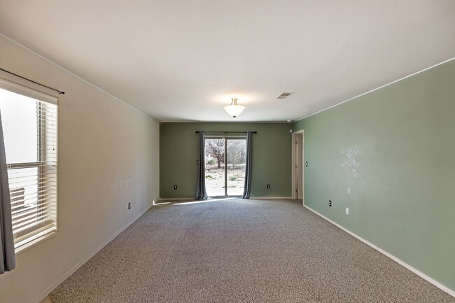 Building Photo - Beautiful Home W/Solar Panels