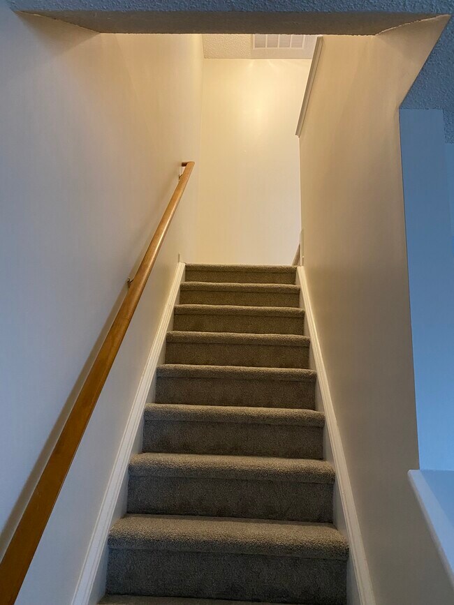 Building Photo - 102 Watertree Ln