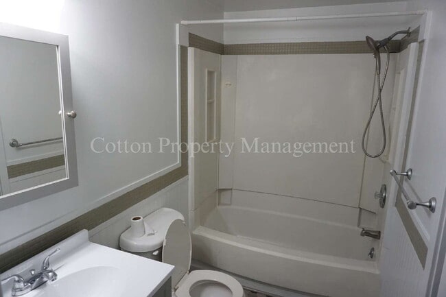 Building Photo - 229 St Luke Ct