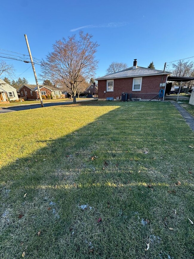 Building Photo - WEST END THREE BEDROOM/TWO BATH HOME