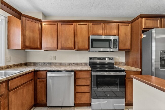 Building Photo - Modern Comfort in the Heart of West Knoxville