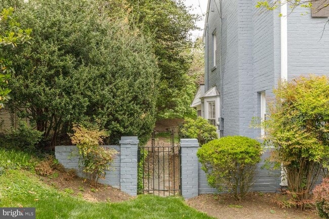 Building Photo - 3209 Thornapple St