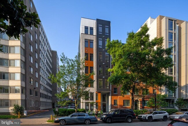 Building Photo - 1208 M St NW