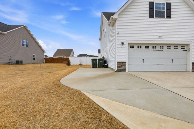 Building Photo - 107 Salmon Ln