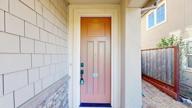 Building Photo - Bright & Beautiful 4 Bedroom 3 Full Bathroom Home!