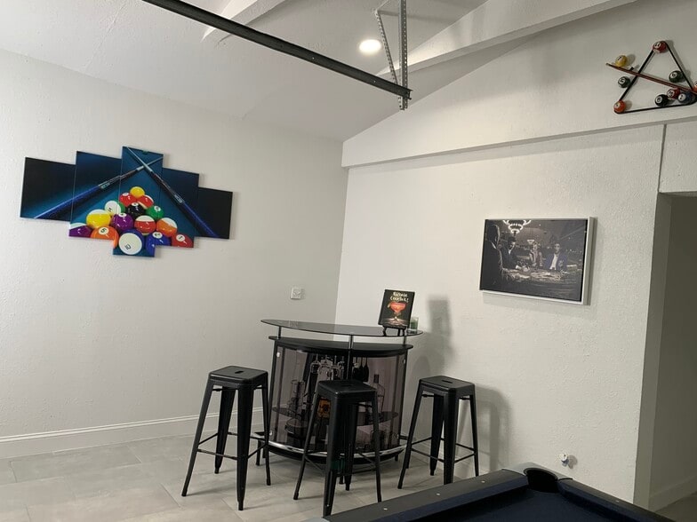 Building Photo - 5330 Bayshore Ave