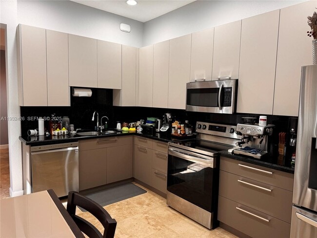 Building Photo - 876 Spinnaker Dr