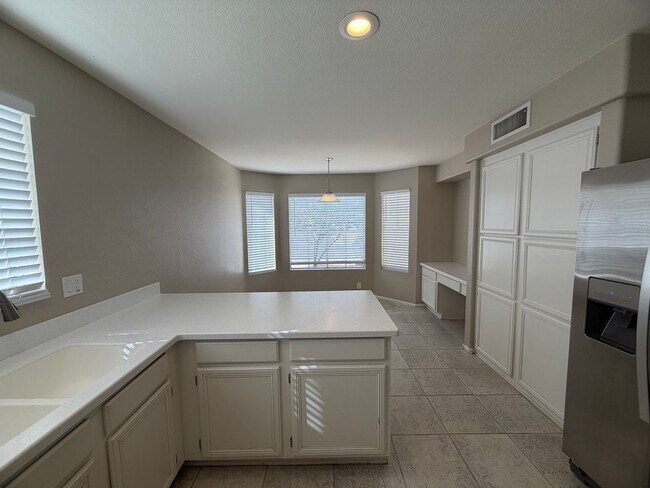 Building Photo - Desirable Arrowhead Ranch Home