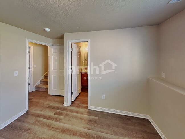 Building Photo - 1169 N Orchard Ave