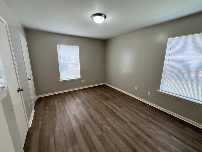 Building Photo - 9406 Alcala