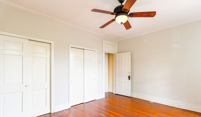 Building Photo - Classic Capitol End-Unit Hill Rowhome