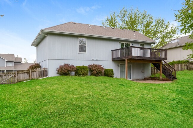 Building Photo - Bright 3-Bed Home Kearney, MO