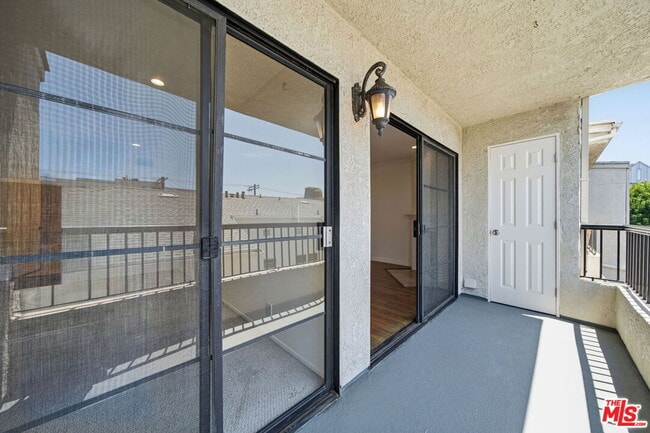Building Photo - 909 Croft Ave