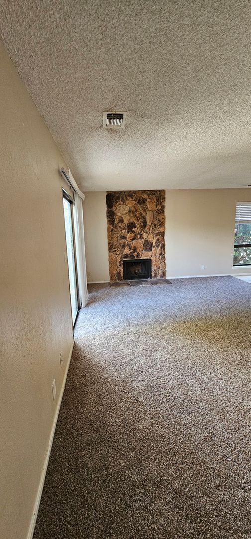 Building Photo - 715 Mikkelsen Dr