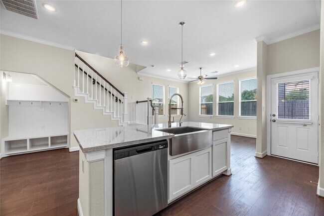 Building Photo - 11908 Briarwood Hill Way