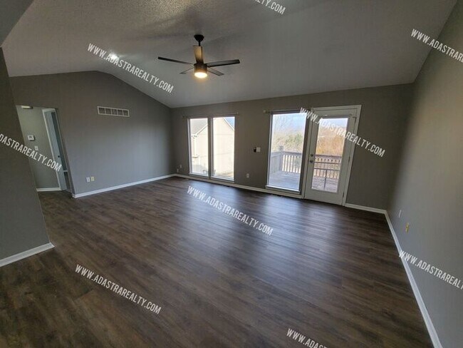 Building Photo - Gorgeous Modern Shawnee Townhome!! So much...