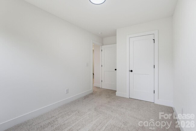 Building Photo - 104 Maple Ave NW