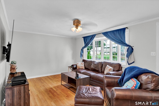 Building Photo - 75 Glenwood Dr