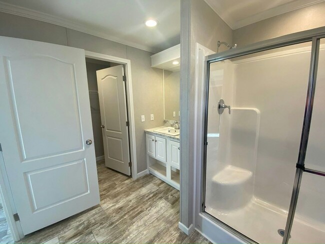 Building Photo - 129 Zimmer Dr W