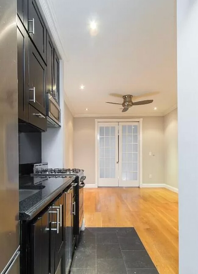 Primary Photo - 221 E 28th St