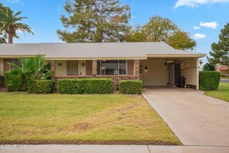 Building Photo - 13636 N Redwood Dr