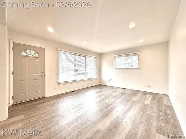 Building Photo - 13231 Albany St