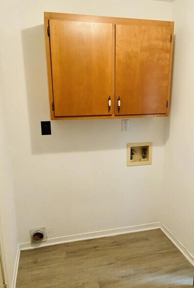 Building Photo - 8 Viking Dr NW
