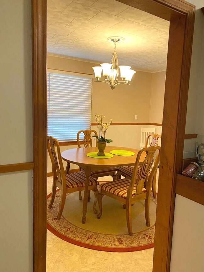 Building Photo - 606 S Webber St