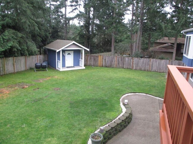 Building Photo - 3 Bedroom + Bonus, 2.5 Bathroom Gig Harbor...