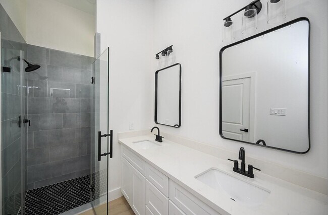 Building Photo - 8203 Sparta St