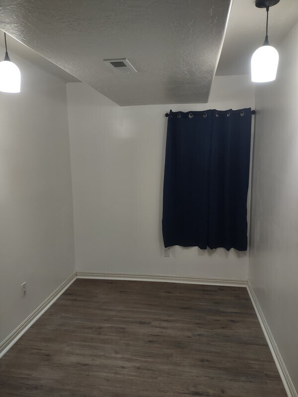 Building Photo - 980 Woodstock Dr