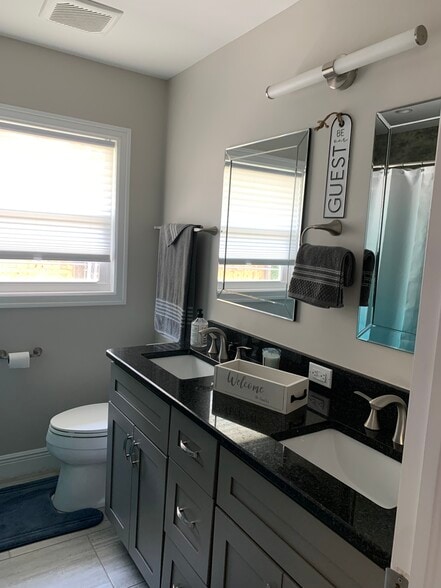 Building Photo - 5330 Bayshore Ave