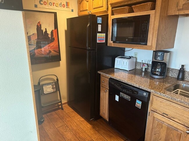 Building Photo - Summer Rental  -Timber Ridge Condo - Cozy 1 Bedroom/1 Bath w/Fireplace and Pull-out couch