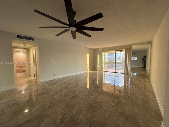 Building Photo - 311 SE 3rd St